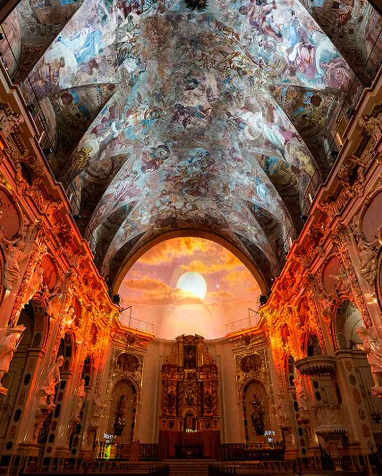 Arte, historia y tecnología en la parroquia Santos Juanes: visita guiada exclusiva para colegiados