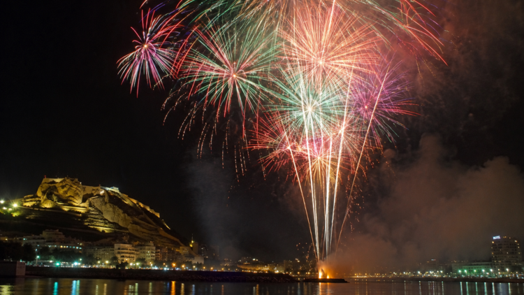 Cena de colegiados y fuegos artificiales desde el Hotel Porta Maris, Alicante.