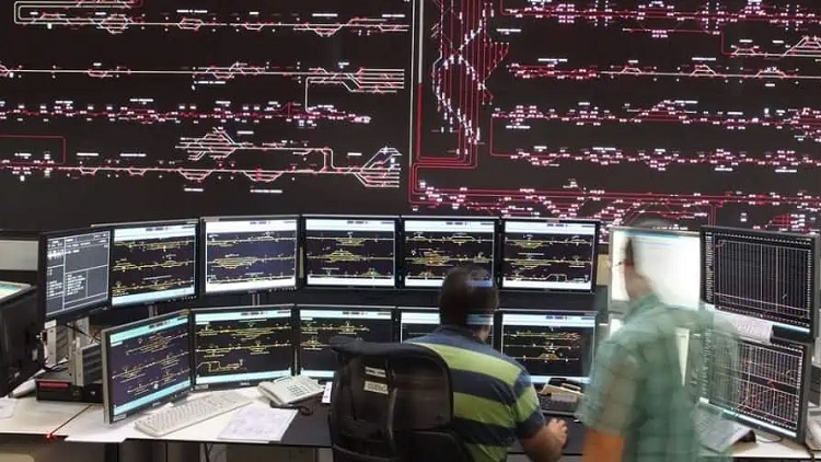 Visita al Puesto de Mando de ADIF en Valencia